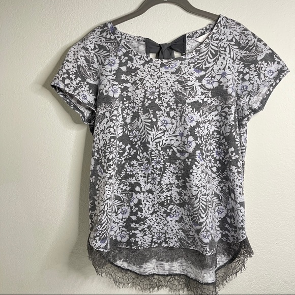 LC Lauren Conrad Tops - LC Lauren Conrad Tops & Tees Short Sleev Flowers print Sz L